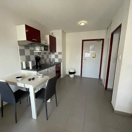 Ideal Familles : T2 Climatise Avec Terrasse, Piscine, Pres De La A - Fr-1-225-732