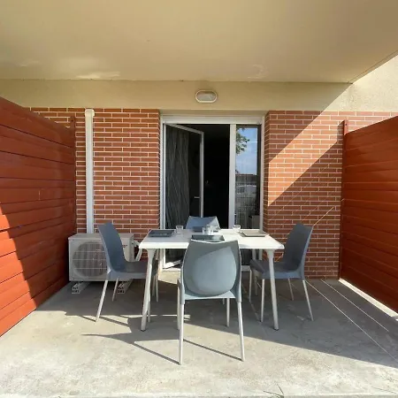 Ideal Familles : T2 Climatise Avec Terrasse, Piscine, Pres De La A - Fr-1-225-732